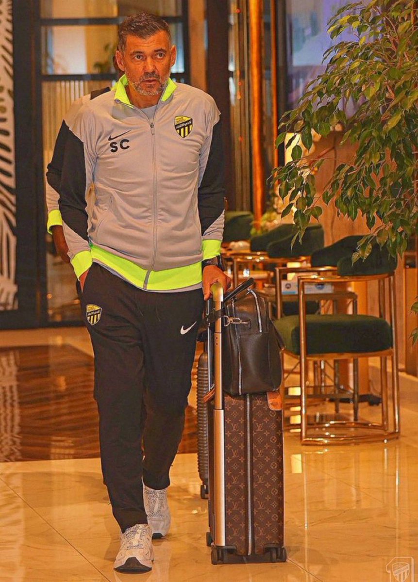 مدرب النكبات والجريات #كونسيساو سباك الاتحاد ماراح يفلح هذا السبك مطرود ميلان الإيطالي الفاشل ❌
اطردوه وحسن خليف يكمل لنهايه الموسم والله بنكون افضل من الفاشل هذا انقذوا موسم الاتحاد  

اللي يصنف ان كونسيساو مدرب من فئه التوب تن، ارجوك بلكني
 لاتنتظروا شي من الفاشل هذا ولا رئيس