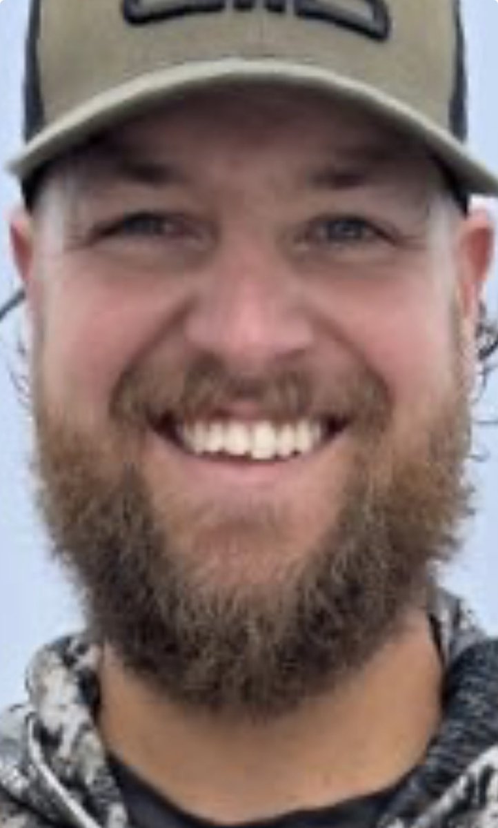 aaint_it_J's tweet photo. @ETownOilers92 @BlondeBigot11 @Canucks Your teeth are a much worse agenda Matt, please spare us. Funny how the loudest, dumbest takes always come from the blue checkmark crowd with a couple dozen followers and a worldview based on what corrupt politicians tell them to think. Original 🤡 https://t.co/8LupGLiEHh