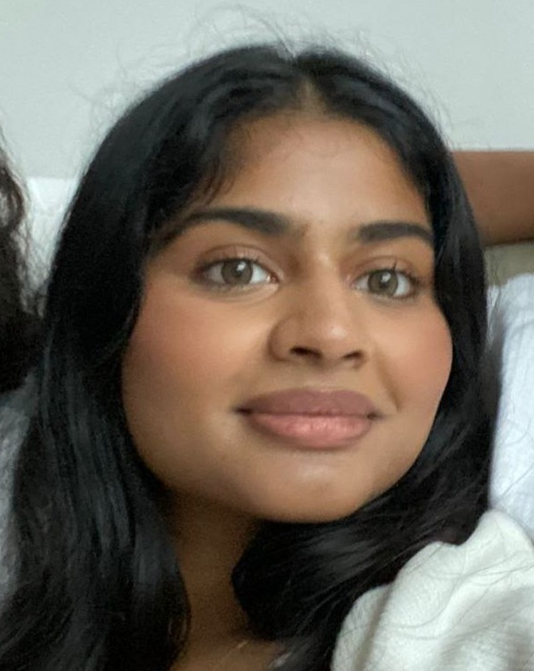 SussexIncidents's tweet photo. Have you seen Supriyaa,17, who is missing from Southwick?
She was last seen on Sunday afternoon (18 January).
Supriyaa is 5’2”, with long black hair. She was last seen wearing blue jeans, a black jacket and white Adidas trainers with dark blue stripes.
She has links to Brighton, London and Birmingham.
Police  are concerned for her welfare.
If you have seen Supriyaa or know where she is, please call 101 quoting serial 37 of 20/01.