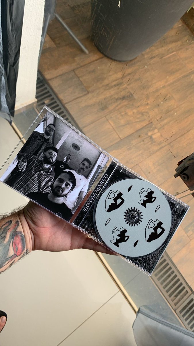 infamiliar em cd no box de acrílico 🙅🏻