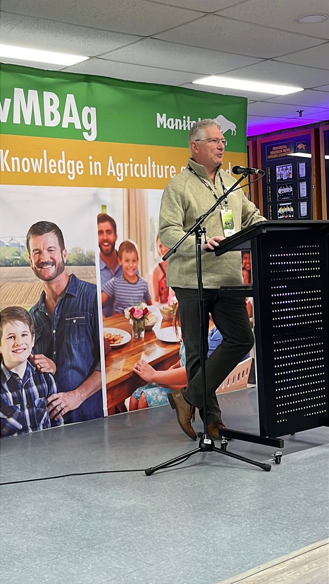 Aggeez28's tweet photo. Thank you to University of Manitoba Agriculture class for the opportunity to present today to the Aggies on behalf of @Bayer4CropsCA and introduce the MB Minister of Agriculture Ron Kostyshyn! #AgProud #Aggies #AgMoreThanEver https://t.co/nOq6dSj7aE