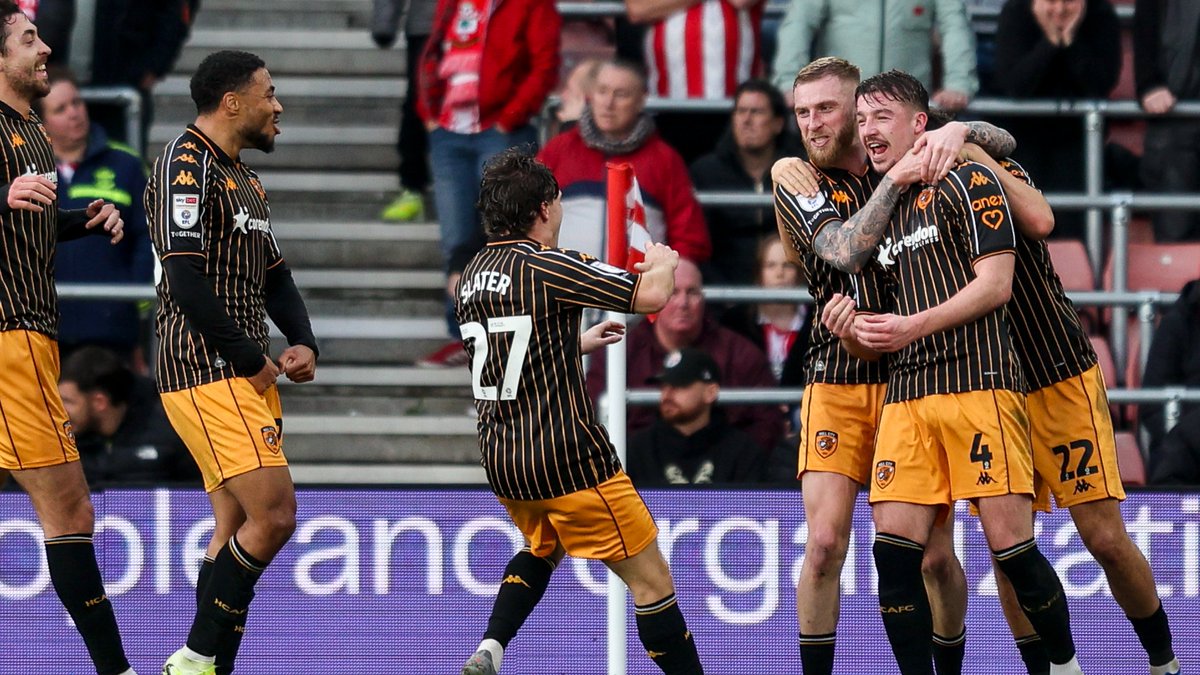 Champchatpod24's tweet image. 🚌🔥 The clubs who have won the most points away from home in the Championship this season:

1️⃣: Middlesbrough - 25
2️⃣: Derby County - 24
➡️: Hull City - 24
3️⃣: Coventry City - 23

#PUSB #DCFC #HCAFC #BORO