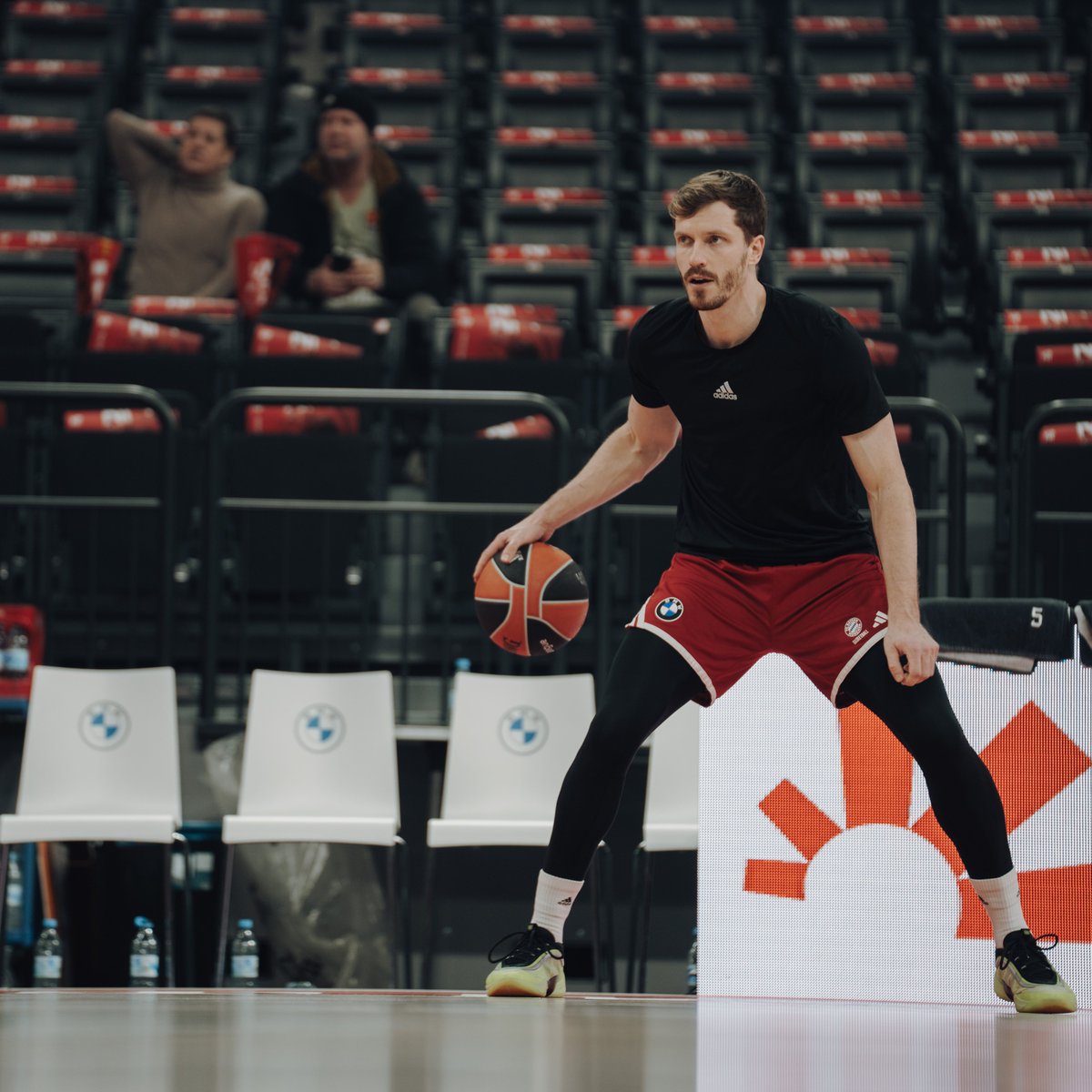FCBBasketball's tweet photo. Our starting five for #BAYVBC is
da Silva
Lucic
Obst
Hollatz
Mike
#FCBB #WeBallTogether | Photo: Kolb https://t.co/eJeddCxQt8