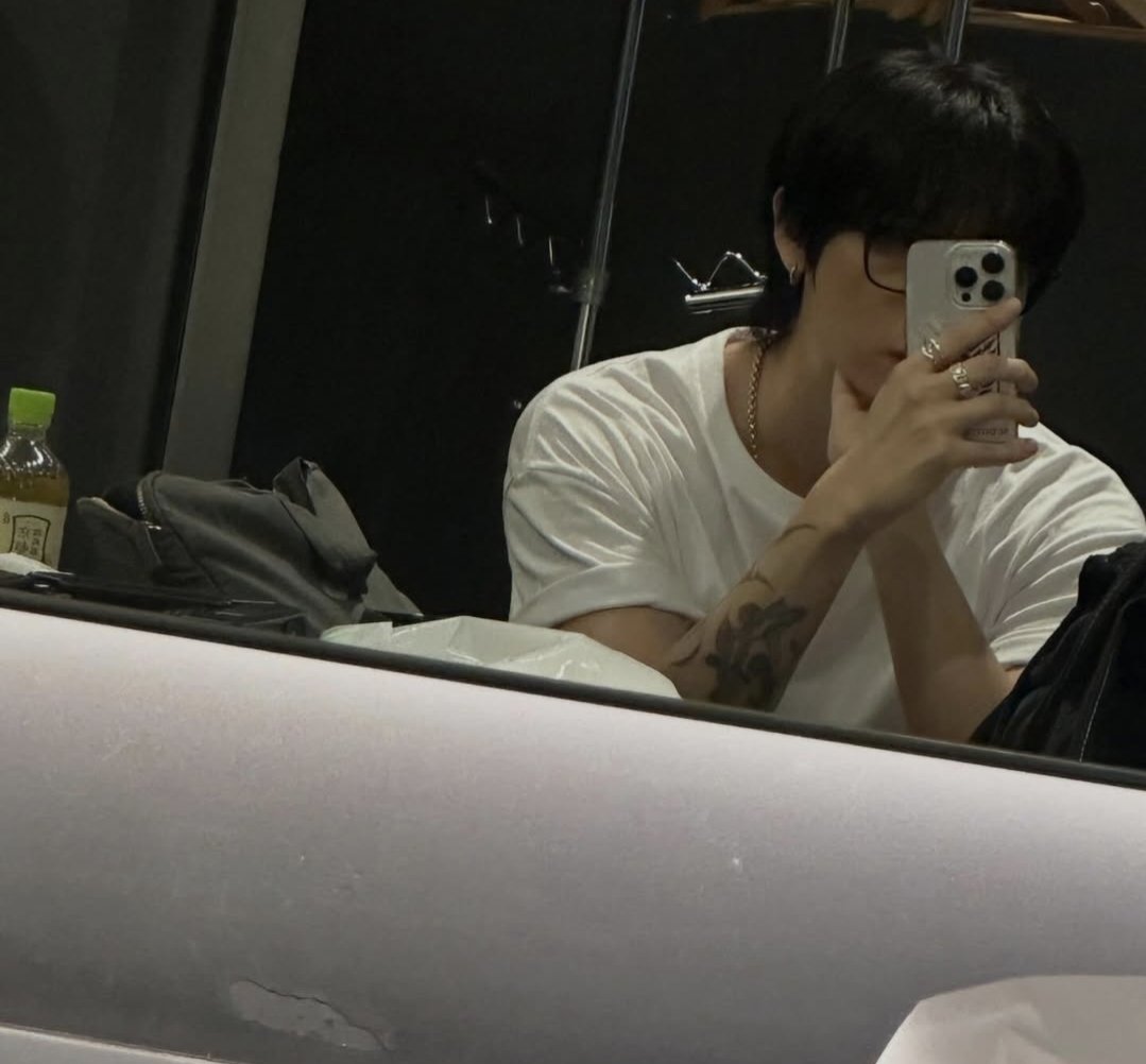 Proof of life for this month.

Nothing new with me. Still sleepy (and sleeping) at work. Goodnight, everyone!