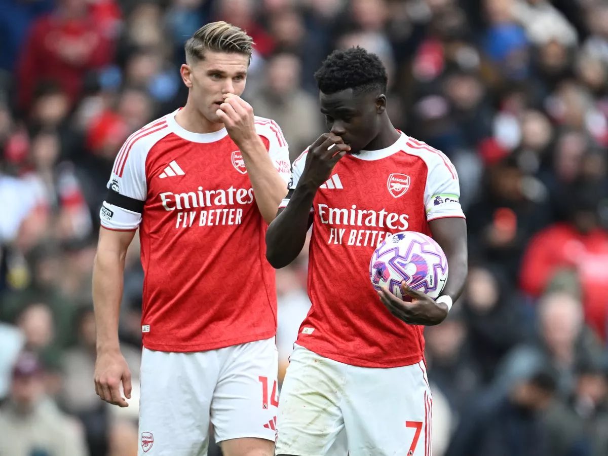 🗣️Former #Arsenal man Emmanuel Eboue wants the Arsenal wingers to produce more for Viktor Gyökeres: “I watched Viktor a lot when he played in Portugal, and he is a very good striker. He is strong, but the problem is that the wingers don’t use him often enough. All of them want to