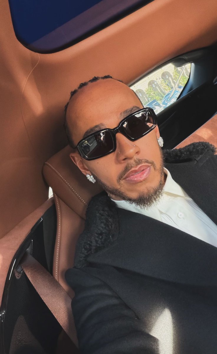 fiagirly's tweet photo. Lewis Hamilton!!! ✨✨✨ https://t.co/qiQ2Lgc95w