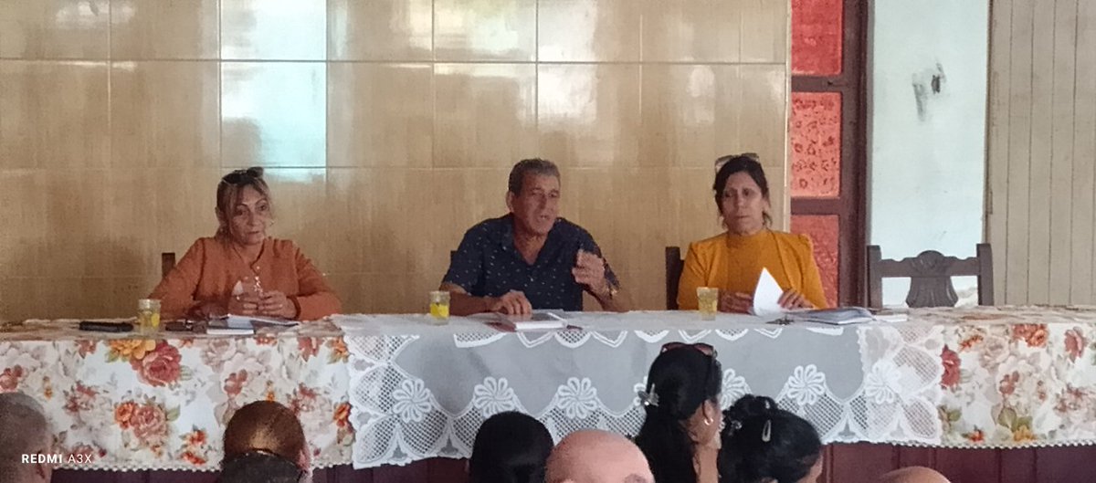 #EducaciónHolguín Con la presencia de Adal Inés Rodríguez Intendente de municipio Jorge Benítez Vega Director General en Educación #UrbanoNoris se desarrolla el Balance de los Objetivos Priorizados <a href="/naimatrujillob/">Naima Ariatne Trujillo Barreto</a> <a href="/CubaMined/">MINED</a> <a href="/GTEHolguin/">Tecnología Educativa Holguin</a>