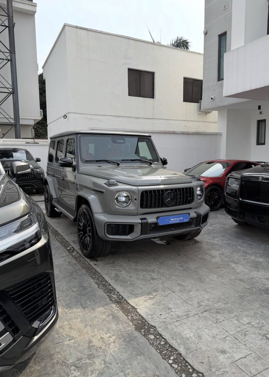 yL_IN_LAGOS's tweet photo. Mr Jeriod CEO of Jeriod App just acquired the all new 2024 Mercedes Benz G63 worth 550million naira 🥶❤️ https://t.co/ptmI2eRgr9