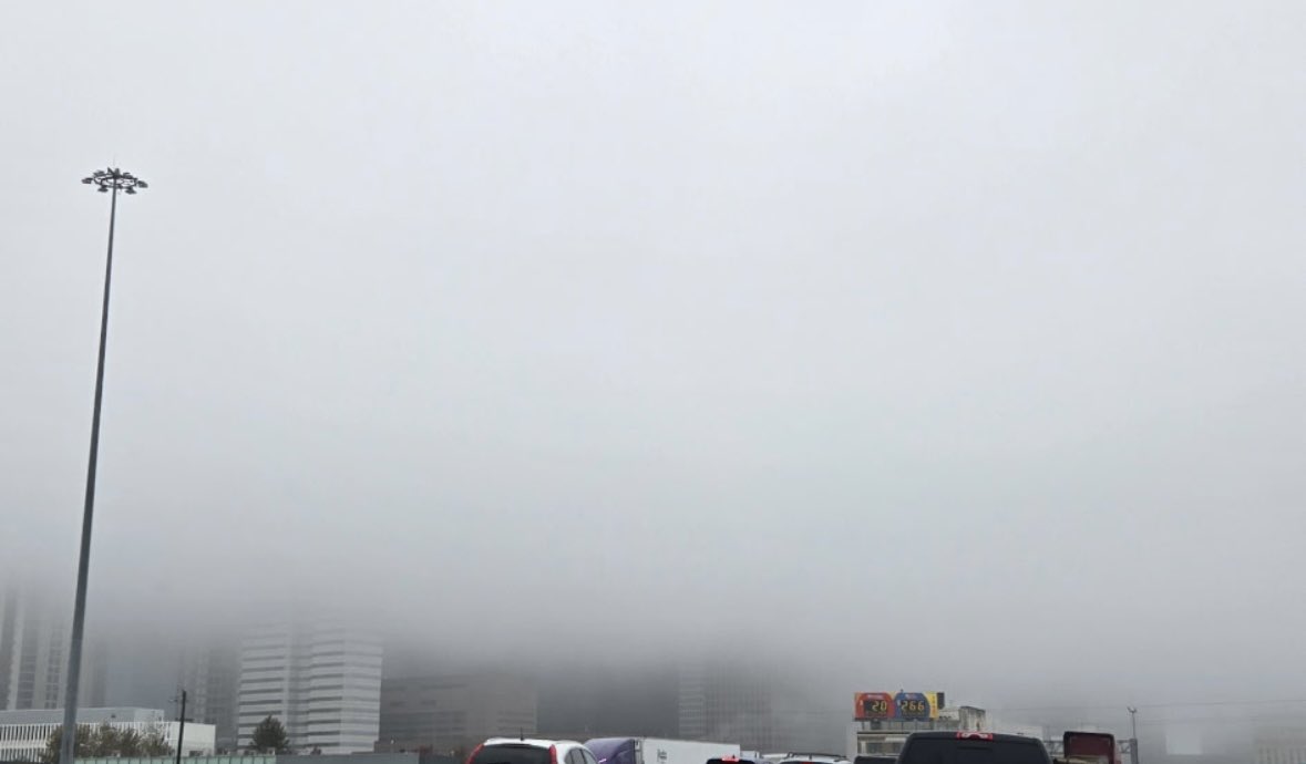 WeatherCast3's tweet image. Busting fairly cool today around SE Texas and this soupy grey mess is the reason. On a gentle N/NE breeze as well. 

Textbook pre cold surge, and another reason I’m still cautioning people around SE/TX to expect colder conditions to arrive sooner than advertised and why there is…