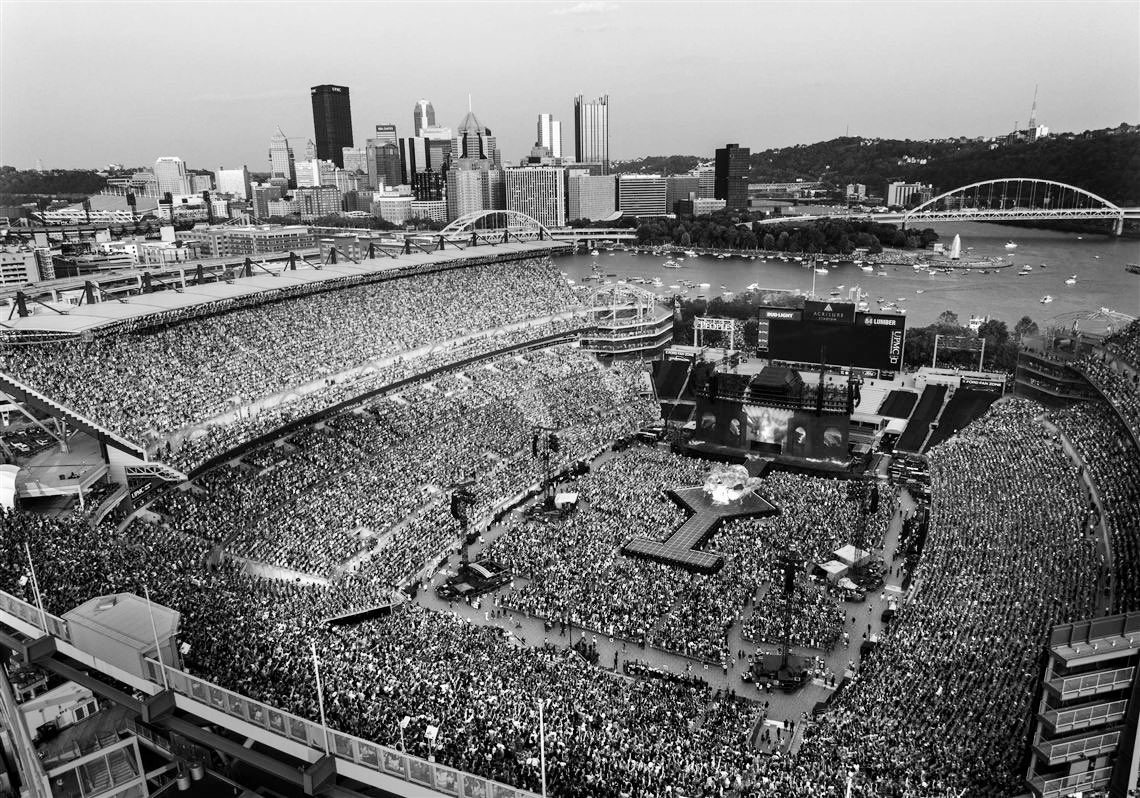 GETTING READY                    TO MAKE HISTORY