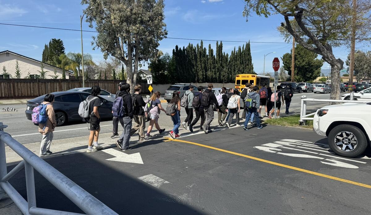 UCBSafeTREC's tweet image. Deadline extended til January 30! Apply today for a #CompleteStreets safety assessment in your community: safetrec.berkeley.edu/news/deadline-… #SafeSystem #SpeedLimits #SafeStreetsForAll