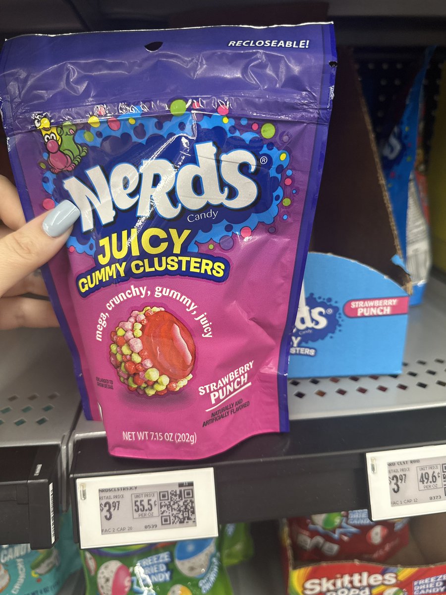 POfAddiction's tweet photo. No one was going to tell me they had strawberry gummy clusters knowing damn well I’m a strawberry girl 😭 I’ve been sleeping on them https://t.co/VcesYTY3yJ