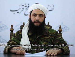 Se puso traje y corbata y pasó de ser un terrorista a un diplomático. El nuevo presi Siria ha dejado a los kurdos sin agua, electricidad, tel, internet. Está liberando a presos ISIS q masacran a los kurdos. Pero como a Trump le pareció “atractivo y valiente”, aquí mutis