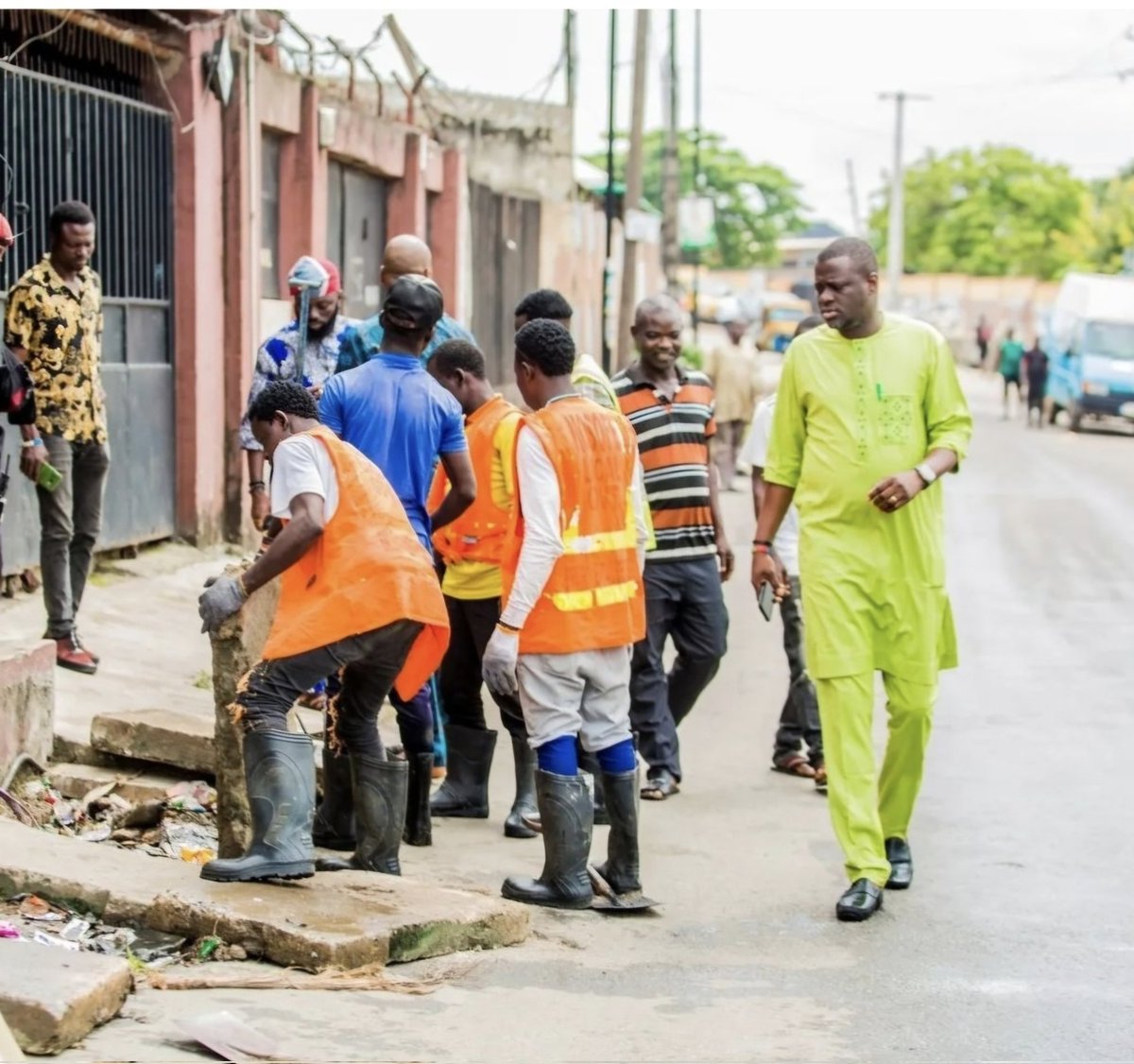 ogunlewemoyo's tweet photo. Keeping Lagos Clean is a collective effort.