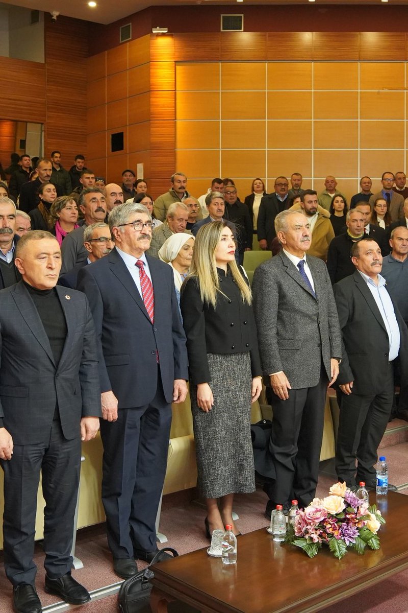 HDedekarginoglu's tweet photo. Alevi-Bektaşi Kültür ve Cemevi Başkanlığı tarafından Başkanlık Konferans Salonunda gerçekleştirilen Balım Sultan Sohbetleri (Çorum Yöresi Sürekleri) programına konuşmacı olarak katıldım. Çorum bölgesindeki Alevilik yol ve erkânı ile ilgili sohbetler yaptık. https://t.co/6lT2J4ViKZ
