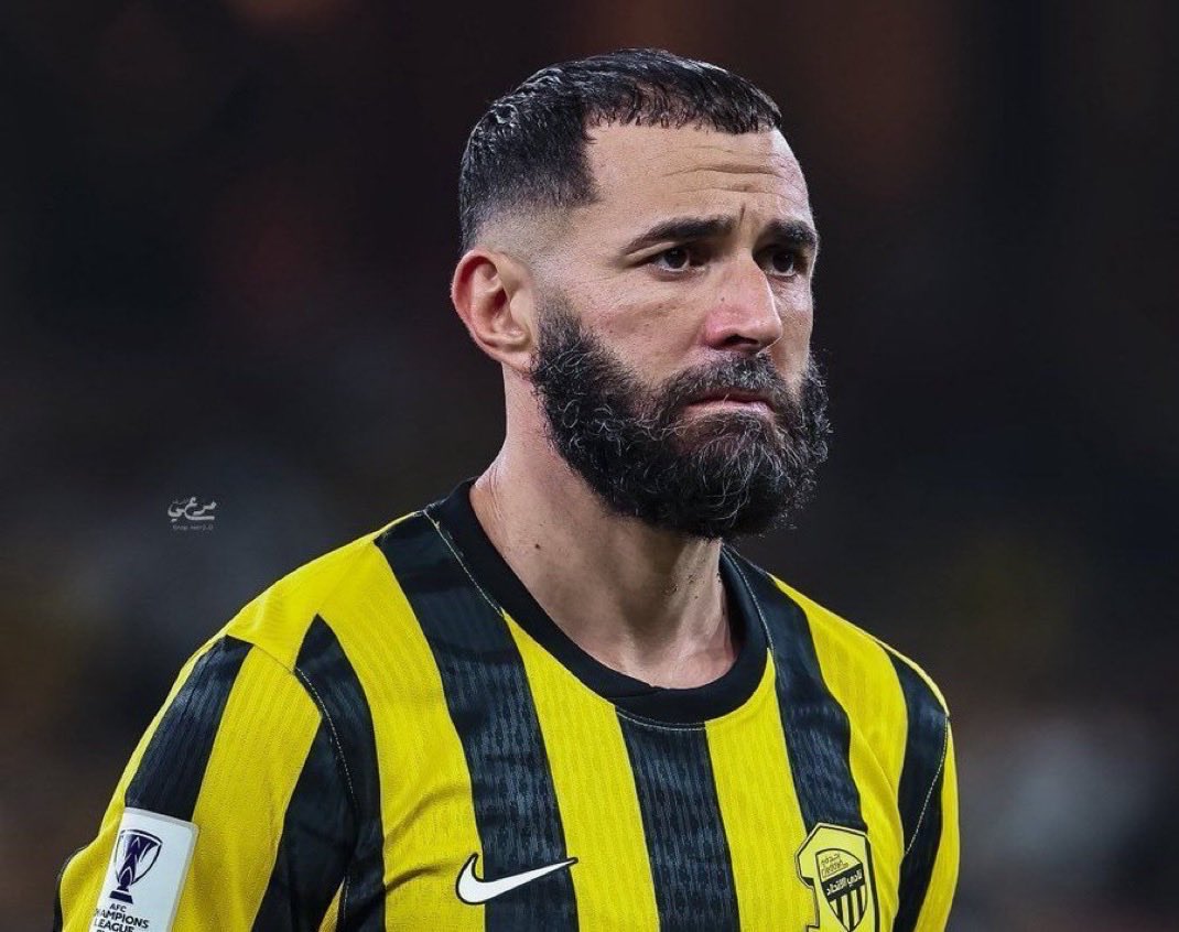 اخر مابيني وبين هالفريق اذا السرطان هذا جدد عقده 

التجديد معه يعني اننا بنندمر الى نهاية موسم 2028

وصل لمرحلة كارثية 
لافنش
لامراوغه 
لاسلوك داخل الملعب ويتذمر باستمرار
شخصية ضعيفه وركبه تتصافق وقت البلنتيات الحاسمة 

الله يفكنا من هالسرطان باسرع وقت