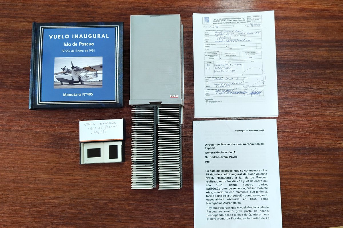 Este miércoles el <a href="/museo_nae/">Museo Nacional Aeronáutico y del Espacio</a> recibió una valiosa donación de parte de Eduardo Poblete Barón, hijo del Coronel (A) Sabino Poblete Alay, quien formó parte de la tripulación del avión Catalina “Manutara” que unió el continente con Rapa Nui.👏
👉 Más info en bit.ly/3M02zDd