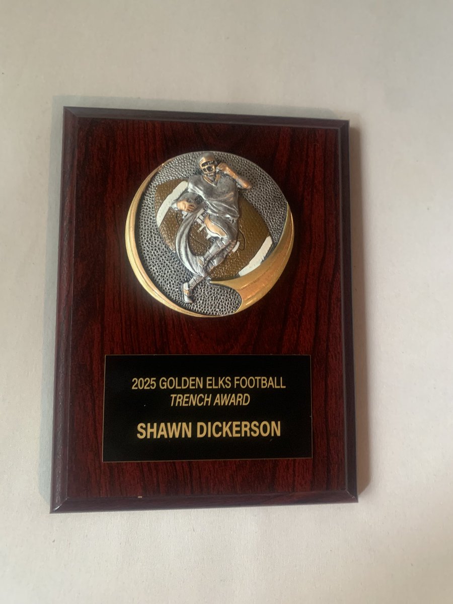 shawndickerson_'s tweet photo. Extremely blessed to be awarded the trench award for the dominant season i had both ways‼️

@ElktonFootball @CoachPonzoEHS @coachjacck https://t.co/wk3uBjPs1s