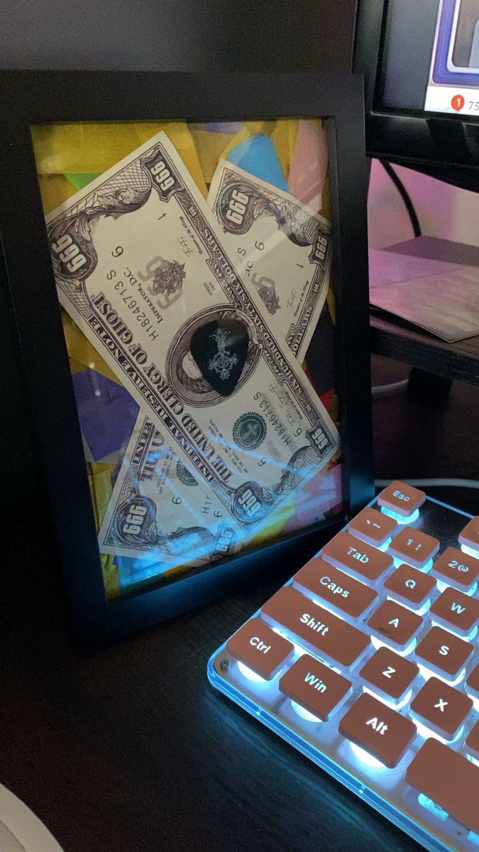 Psycole2s's tweet photo. The pick I caught from phantom at the orlando ritual along with mummy dust and confetti 🤭#thebandghost https://t.co/etBzO8Biri