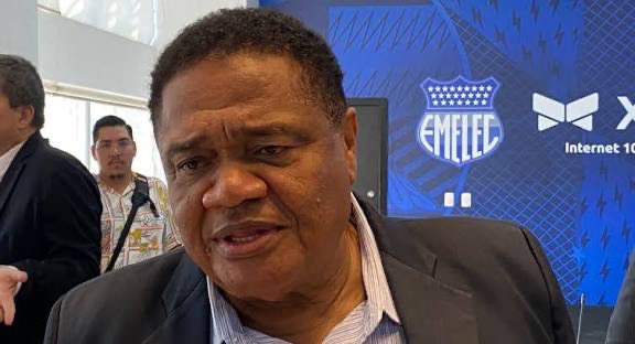 La directiva de Guzmán no tiene reconocimiento del Viceministerio del Deporte ni respaldo mayoritario de los socios de Emelec.
Aferrarse al cargo vía acciones judiciales desvirtúa la Constitución.
Sin resultados ni legitimidad, la permanencia es insostenible.