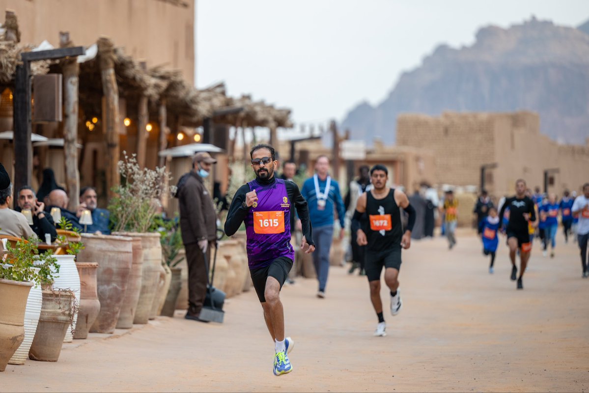 انطلقت ركضة الأطفال والغروب من قلب #البلدة_القديمة ✨
جمعت بين المتعة، الضحك، التشجيع، واللحظات اللي تحفظ في الذاكرة 💜

#سباق_درب_العلا

From golden sunsets to big smiles and tiny runners ✨ 
Kids and Sunset community runs brought all the vibes laughter, cheers, family moments,