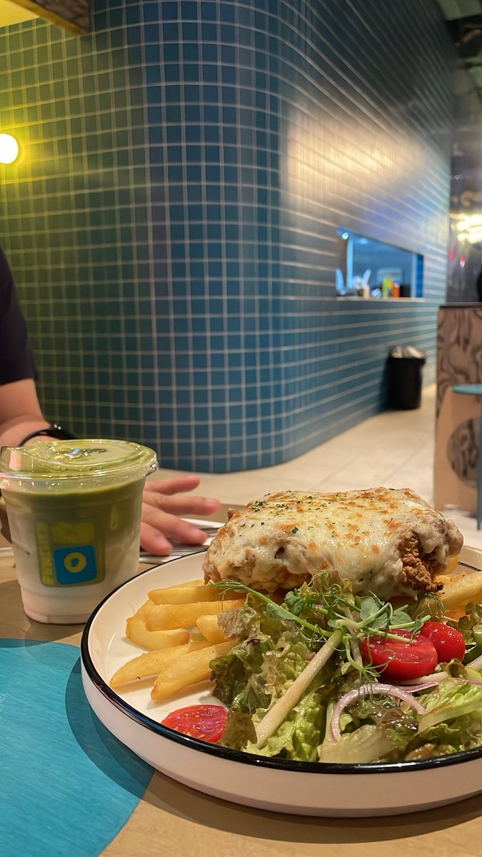 chetabiii's tweet image. Hi its almost 4am and you’re in my thoughts again. Ni try kog new restau earlier nya nakaingon ko if naa paka nag una naka ari. @shobydobidooo I miss you.