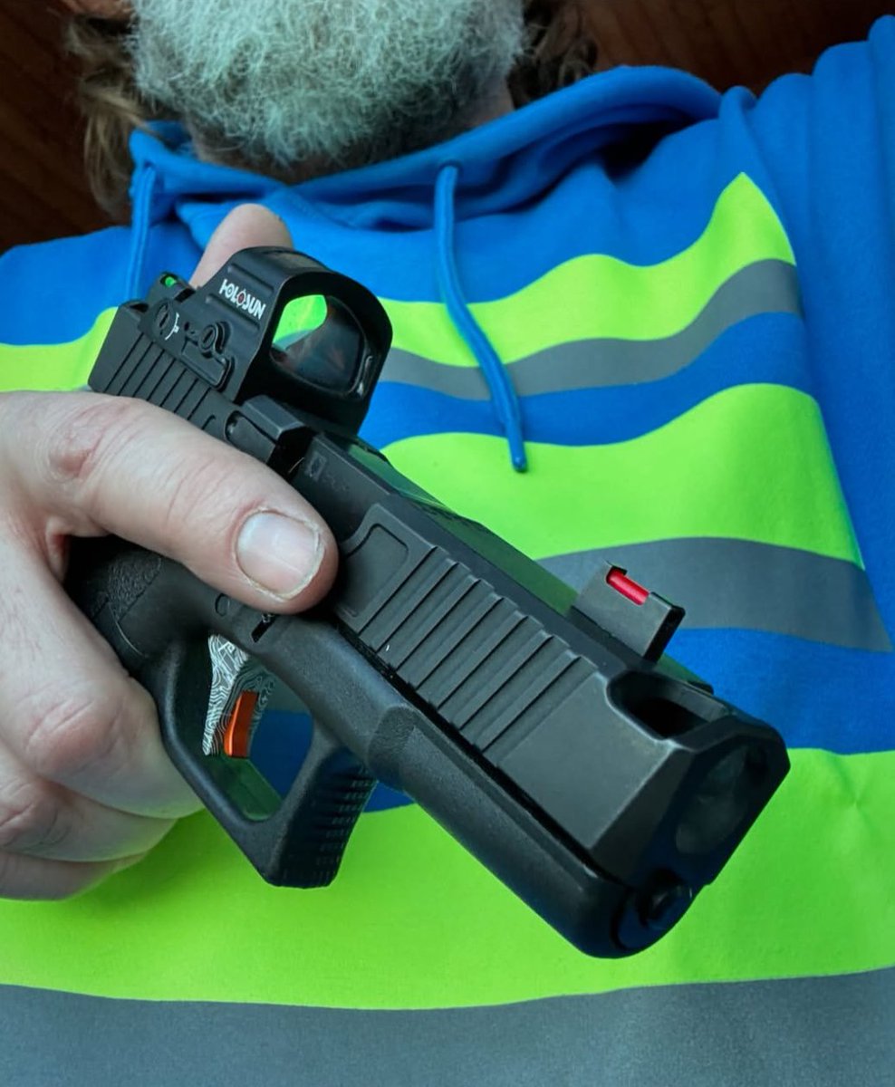 TAGPrecision's tweet photo. An EDC is important, especially what you put on it! desert_guardian with his customized Gen 2 G19! What's your EDC? 👀 https://t.co/dQotm47rXL