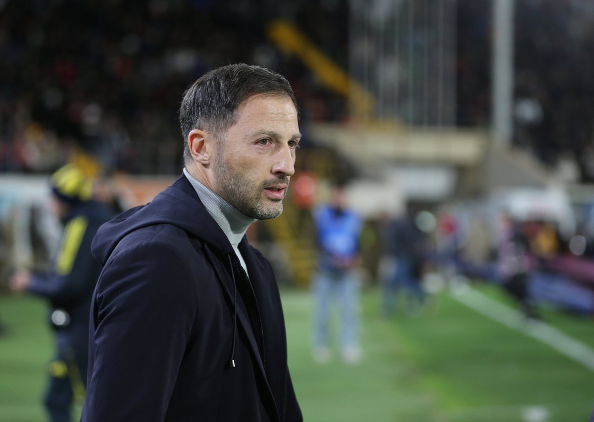 Senin oynattığın top ile gurur duyuyorum. 

Gitmesi gerekenler duygusal bakmadan gönderilecek, yedek oturması gerekenler paşa paşa yedek oturacak gidip dünya yıldızı forvet ve Kante transferini yapıp gerisini Tedesco’ya bırakacaksın. Bu kadar basit.