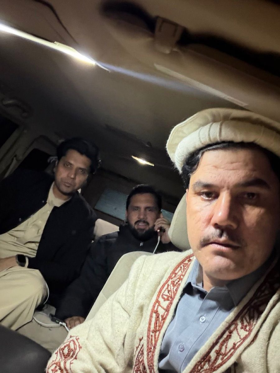 مینا خان آفریدی،عبدالغنی آفریدی اور شفیع جان برف باری میں پھنسے متاثرین کو ریلیف دینے تیرہ روانہ۔