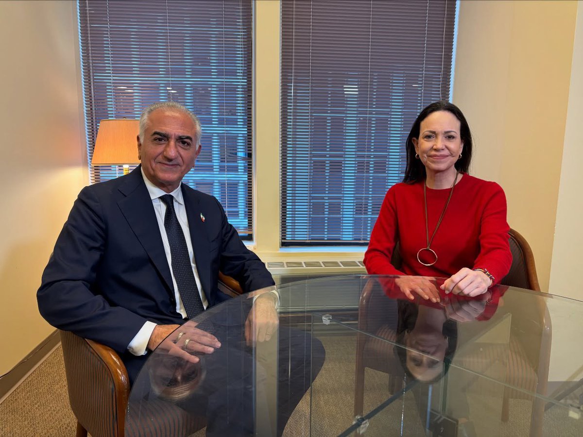 ChrisHelali's tweet image. Two CLOWNS who are FAKE LEADERS!