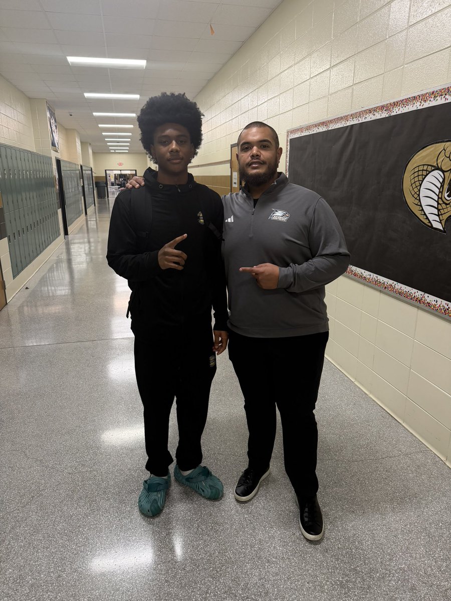 JeremyStanley_3's tweet photo. Big thanks to @DLcoachbeck for the visit!! First of many! 💯💯 #blessed 

@247recruiting @GSAthletics_FB @RecruitGeorgia @MaconTDClub https://t.co/XWxKUH3AZV