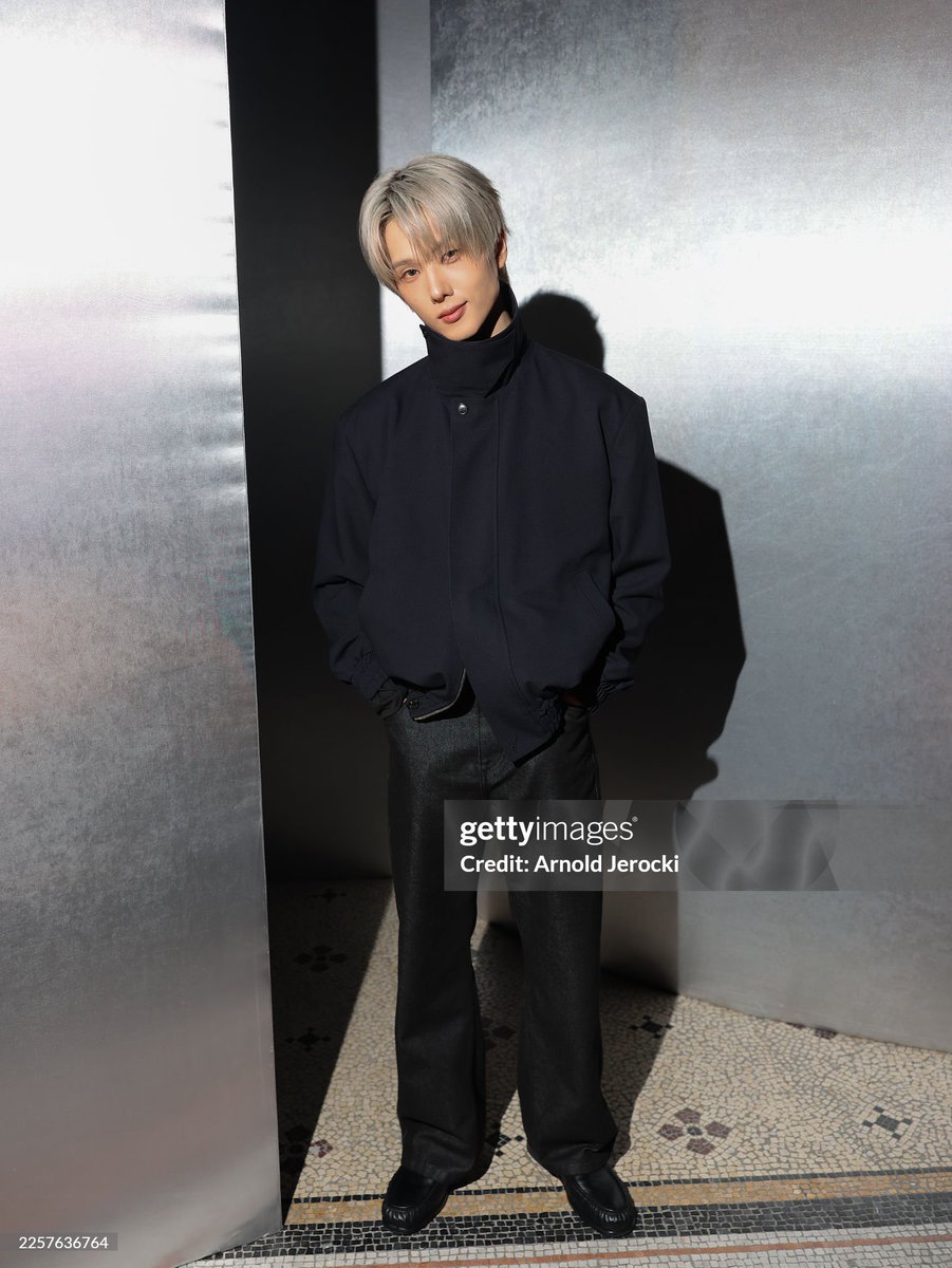 TrendyUpdate_th's tweet photo. "จีซอง NCT DREAM" ร่วมชมแฟชั่นโชว์ของ SYSTEM คอลเล็กชั่นใหม่ Fall Winter 26 ณ กรุงปารีส ประเทศฝรั่งเศษ 🇫🇷🖤
JISUNG AT SYSTEM FW26
#SYSTEMFW26xJISUNG
#JISUNG #NCTDREAM #지성
#SYSTEM #SYSTEMFW26 #SYSTEM1990 https://t.co/P0FGjnWRYV
