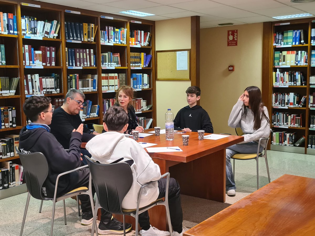 ICAMANRESA's tweet photo. Amb motiu dels actes de celebració del Dia Europeu de la Mediació,  part de l’alumnat de 3r d’ESO de l’@inslacetania han vingut al Col·legi per fer una sessió pràctica sobre mediació. Una experiència molt enriquidora i profitosa. Agraïm al Lacetània la seva participació👏🏻 https://t.co/O39pqvD3Mx