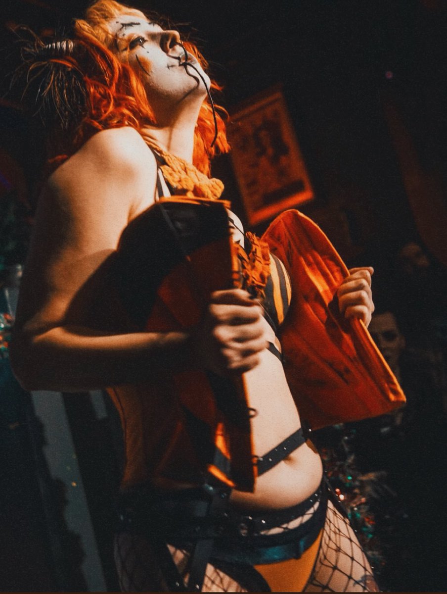 CountPockets's tweet image. ɪ’ᴍ ʟɪᴋᴇ ᴛʜᴇ ʀɪɴɢ ʟᴇᴀᴅᴇʀ, ɪ ᴄᴀʟʟ ᴛʜᴇ sʜᴏᴛs
ᶜᵃˡˡ ᵗʰᵉ ˢʰᵒᵗˢ
ɪ’ᴍ ʟɪᴋᴇ ᴀ ғɪʀᴇ ᴄʀᴀᴄᴋᴇʀ, ɪ ᴍᴀᴋᴇ ɪᴛ ʜᴏᴛ
W𞀞hͪeͤn̾ Iͥ p𞀐uͧtͭ oͦn̾ aͣ s̾hͪoͦw𞀞