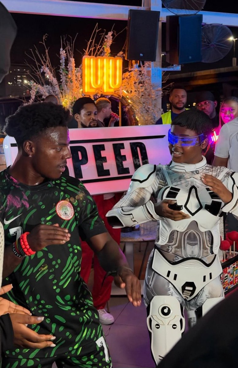 streamlog1's tweet image. Ishowspeed X Nigerian robot “Jarvis”❤️❤️