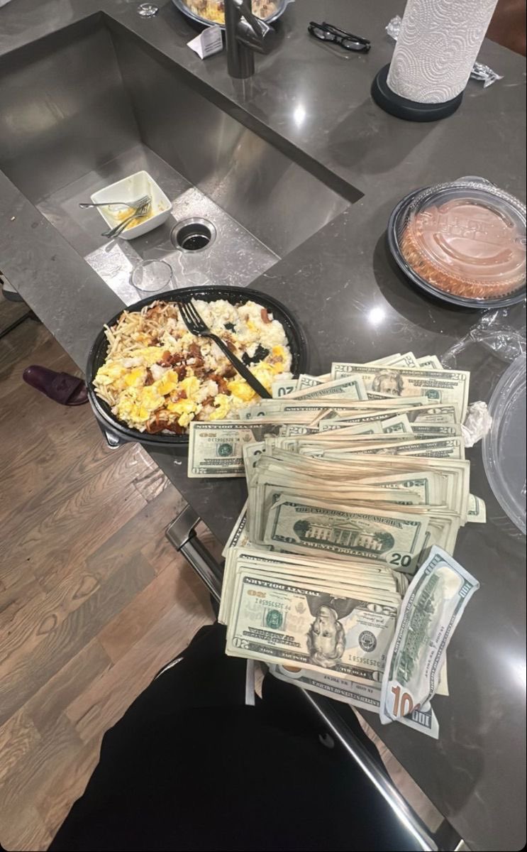 giftlovej's tweet image. My lack of funds disgusts me.