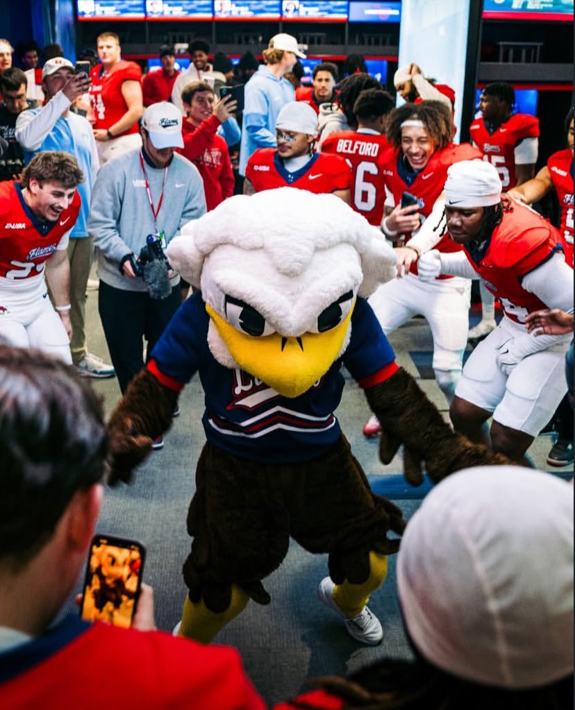 iiam5star's tweet photo. BLESSED TO RECEIVE MY 15th D1 OFFER FROM LIBERTY UNIVERSITY !!! GO FLAMES 🔥 !!!🔵🔴⚪️
@_CoachCarroll_ @teddyjgallagher 
 @damien_pickett https://t.co/hYm2DzGPEv