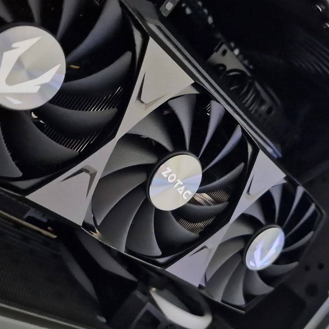 ZOTAC_USA's tweet image. A no RGB build like a sleeping beast, powered by the ZOTAC GAMING GeForce RTX 3080.

📷 IG: ryans_hardware

#RTX3080 #RTX30 #GPU #Tech #PCBuild #GamingPC #PChardware #PCComponents