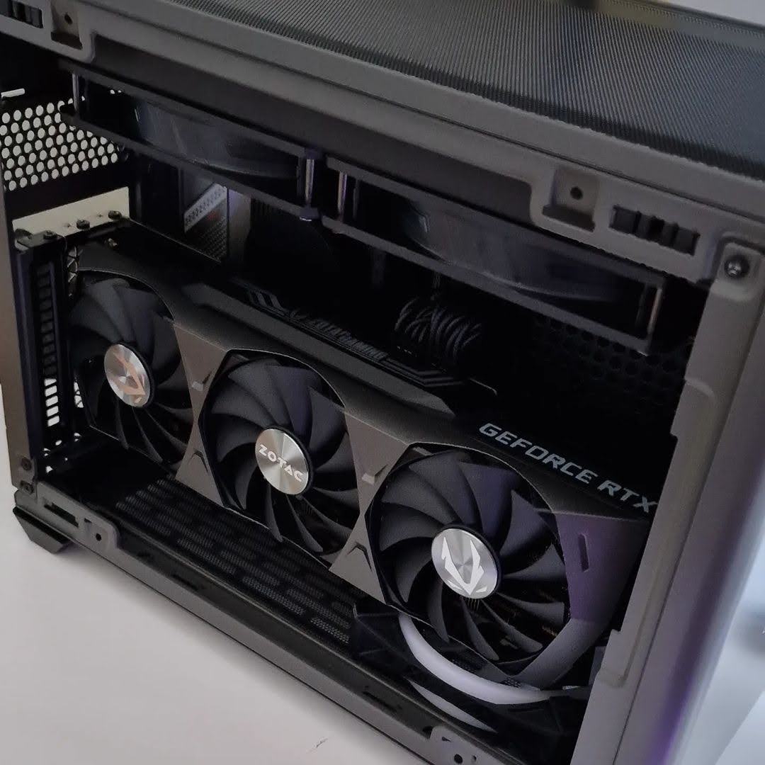 ZOTAC_USA's tweet image. A no RGB build like a sleeping beast, powered by the ZOTAC GAMING GeForce RTX 3080.

📷 IG: ryans_hardware

#RTX3080 #RTX30 #GPU #Tech #PCBuild #GamingPC #PChardware #PCComponents
