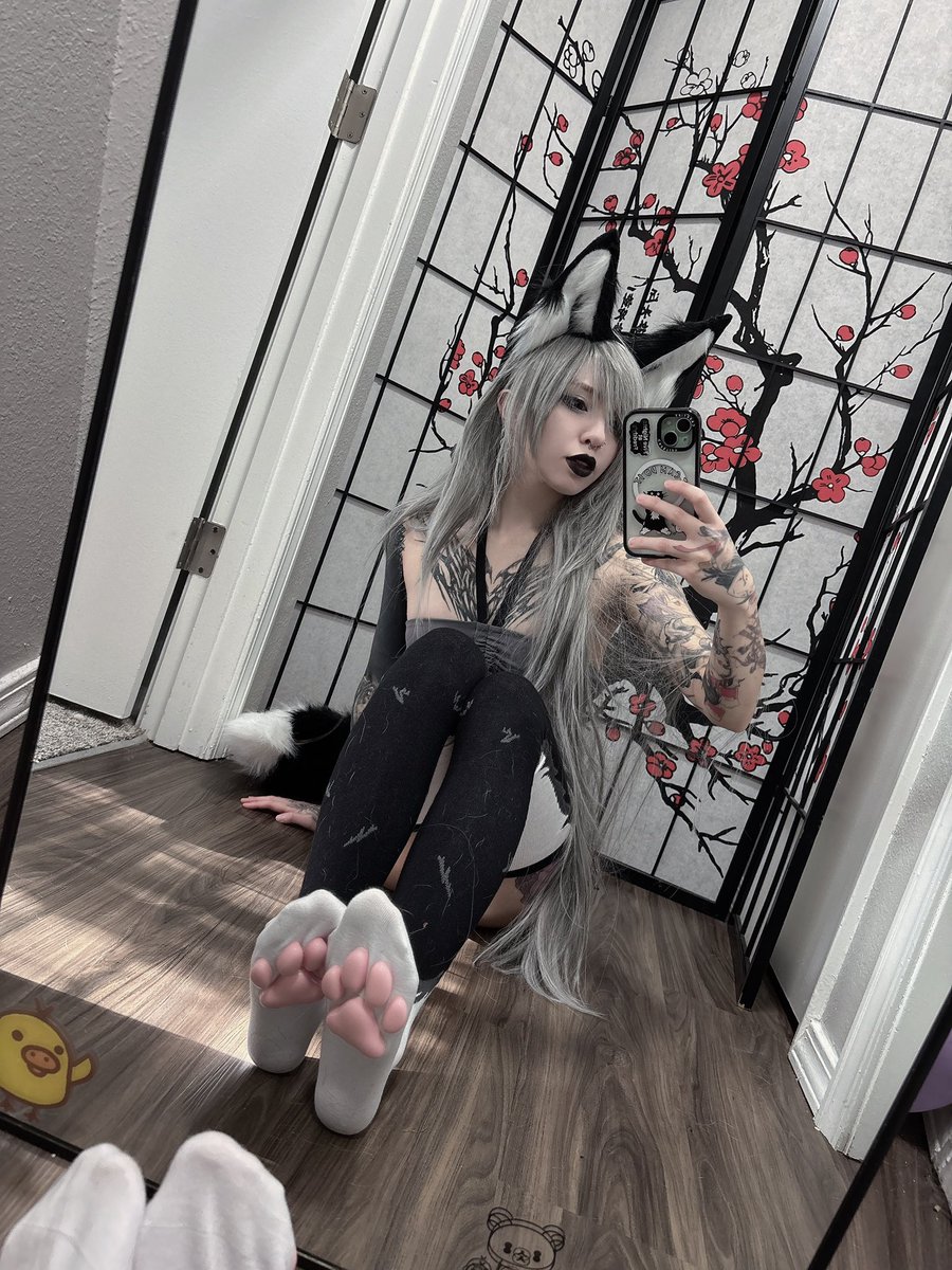 Hanimepuppipage's tweet photo. Am I hot as loona? 
Toebeans : @ToeBeanies_ use code “puppi” for monies off https://t.co/EHPe9nSybr