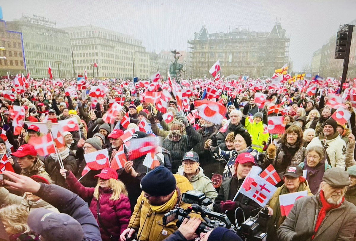 francetvpro's tweet image. 📔 Pour tout comprendre de la crise entre l’Europe et les Etats-Unis, l’équipe de @NLE_FTV  est allée sur le terrain du #Groenland au #Danemark 

📍Émission présentée par @eleonoregay avec @FranceTVLondres 

📍#rdv ce soir à 00h sur #france2 |replay sur france.tv