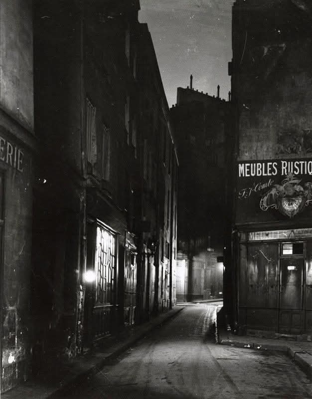 ParisAMDParis's tweet image. 📸 André Kertész. 
Meubles Rustiques
1925. Paris le Marais