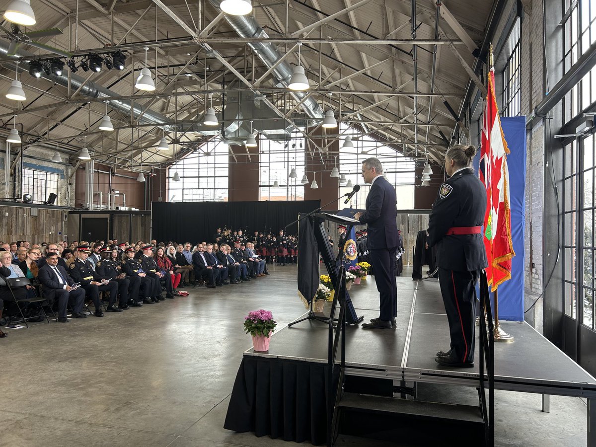 _MarkSutcliffe's tweet image. We’ve hired 70 new police officers. We opened the new police operations centre to serve the ByWard Market. We also launched ANCHOR, a better and more compassionate way to respond to mental health calls.

Nous avons embauché 70 nouveaux agents de police. Nous avons ouvert le…