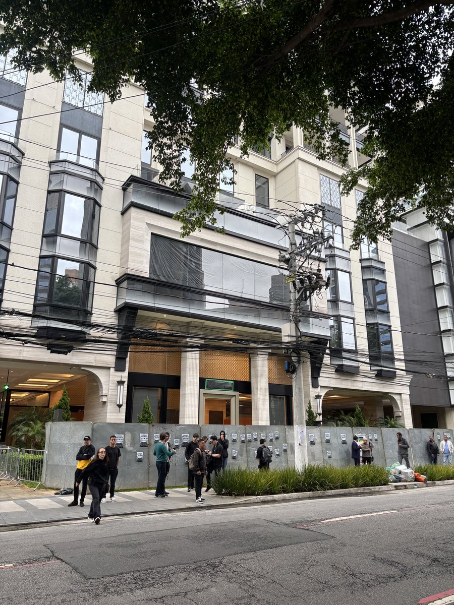 Os bandidos esconderam o próprio nome do banco do prédio,mas não vai ter como esconder a mega manifestação que vai acontecer 
#forabancomaster