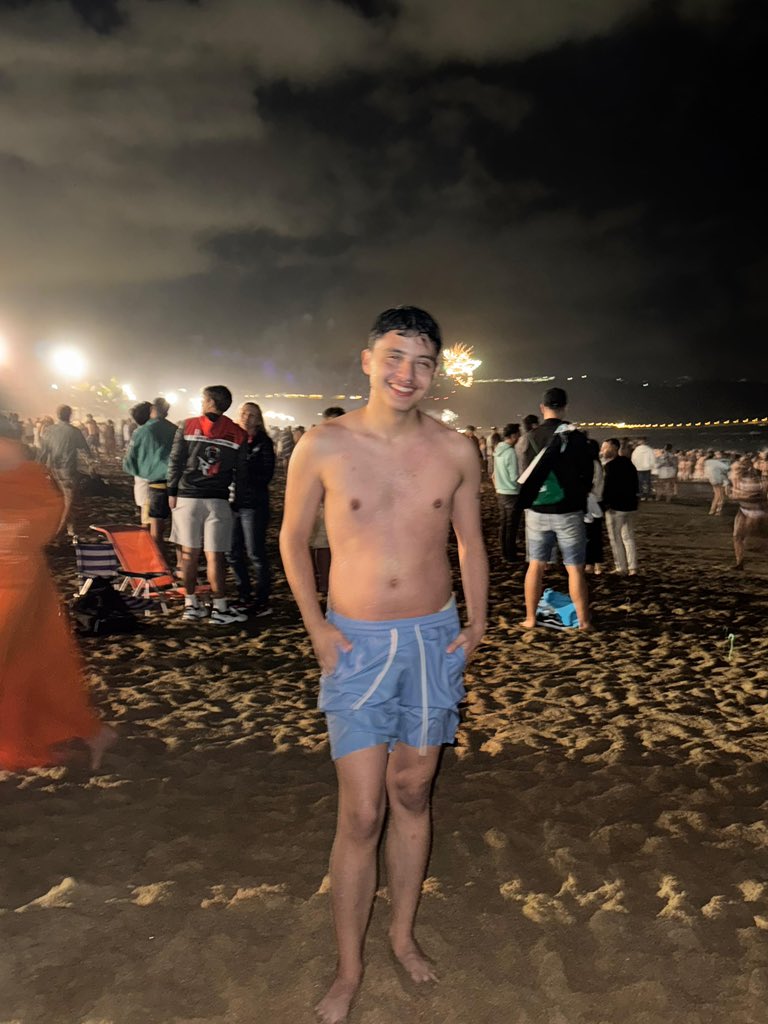 didisuarez4's tweet photo. de las pocas veces que fui a la playa https://t.co/JdkjiD82My