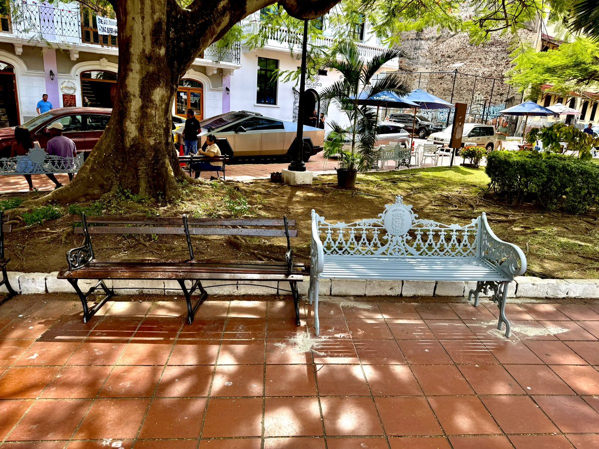 Mayer's tweet photo. Estamos reemplazando todas bancas de Casco https://t.co/XZKshvgAne