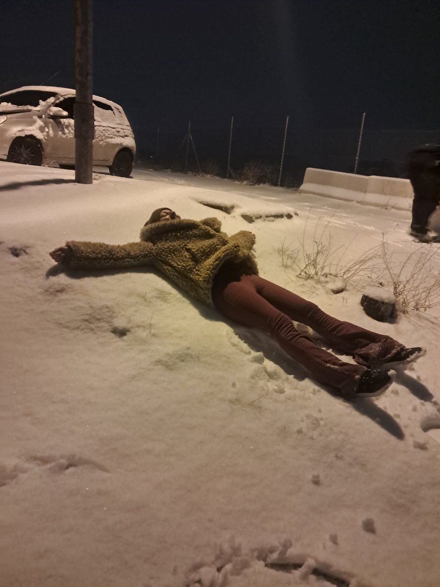 Bir kar tanesi ol, kon dilimin ucuna..