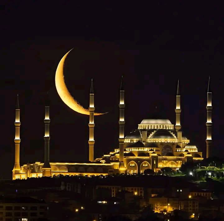 Duαlαrın єn sєssízí ,
        чürєğín єn dєrín
              чєríndєn çıkαnıdır ..
________________________________
         вu müвαrєk αkşαm            ______íçíndєn , 💫
geçen her hayra “ol” 
        desin 🆁🅰🅱🅱🅸🅼 

HAYIRLI CUMALAR 🤲