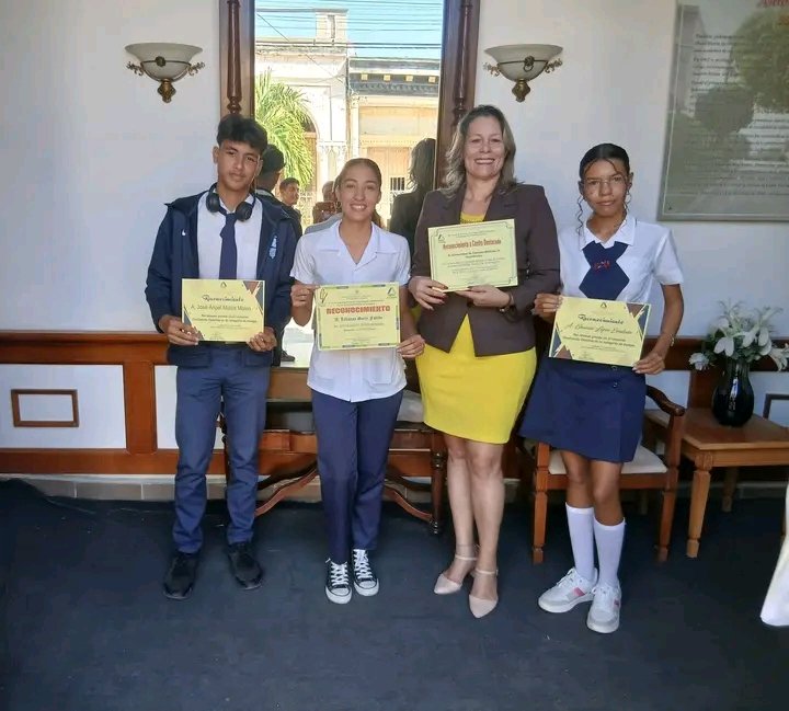 Reconocen en el Acto provincial por el Día de la Ciencia Cubana a estudiantes,  profesores y a la Universidad de Ciencias Médicas de #Guantanamo por los relevantes resultados científicos en el año 2025 #JuntosPodemosMas