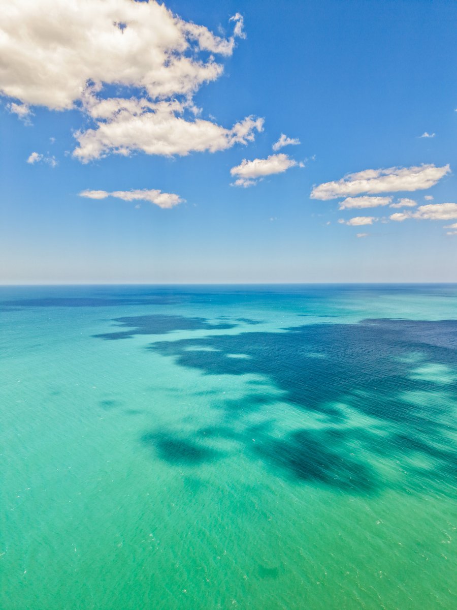 NicoMarinb's tweet image. Me desperté, vi el Mar, volé el drone y me di cuenta que hoy Mar del Plata flasheó Caribe